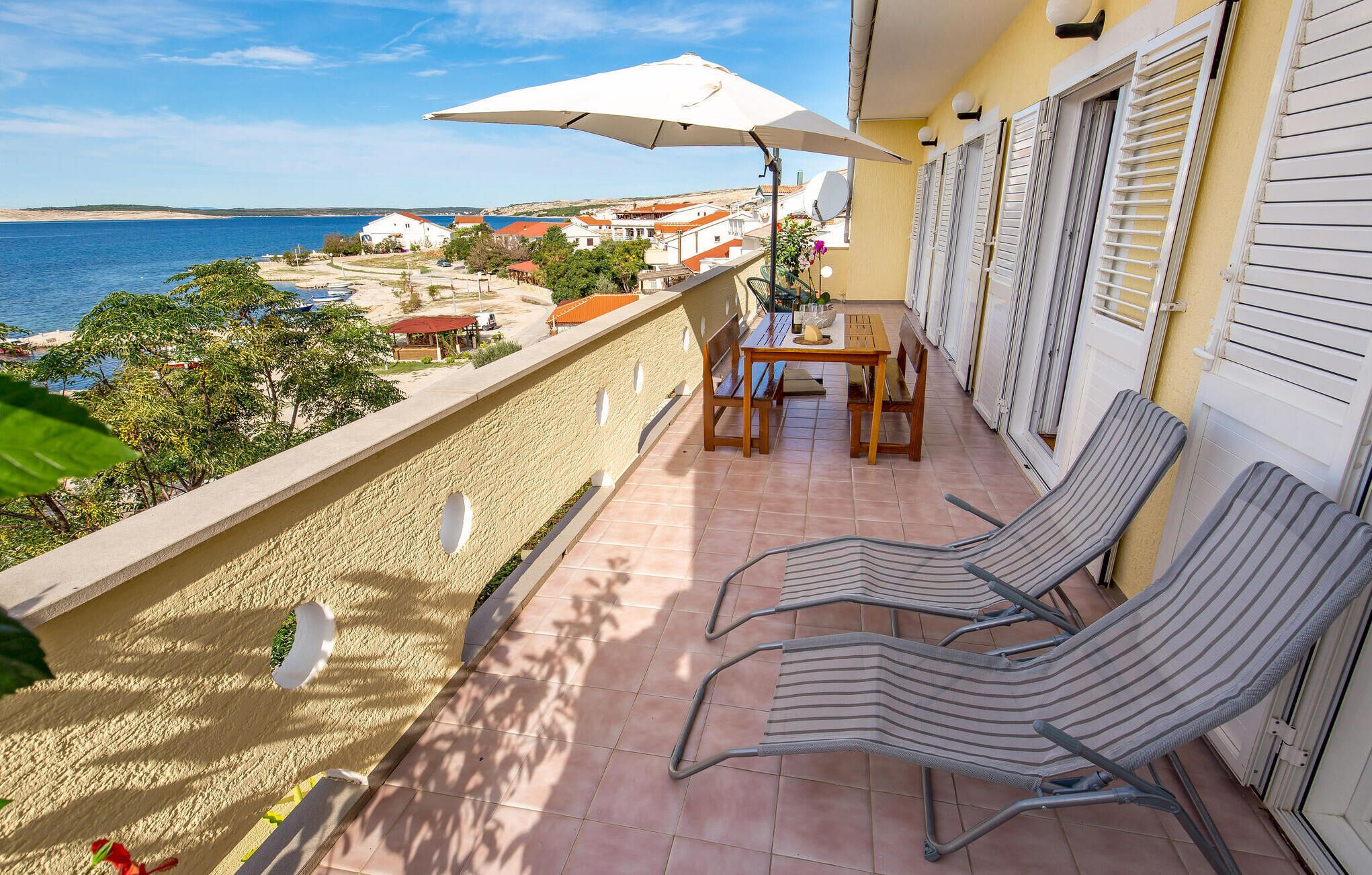 屋外ダイニングエリア