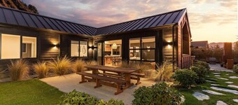 Stylish Arrowtown Home-fabulous location + comfort