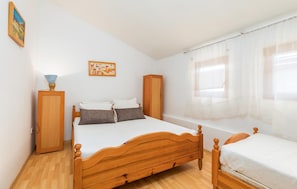 1 bedroom, free WiFi, bed sheets