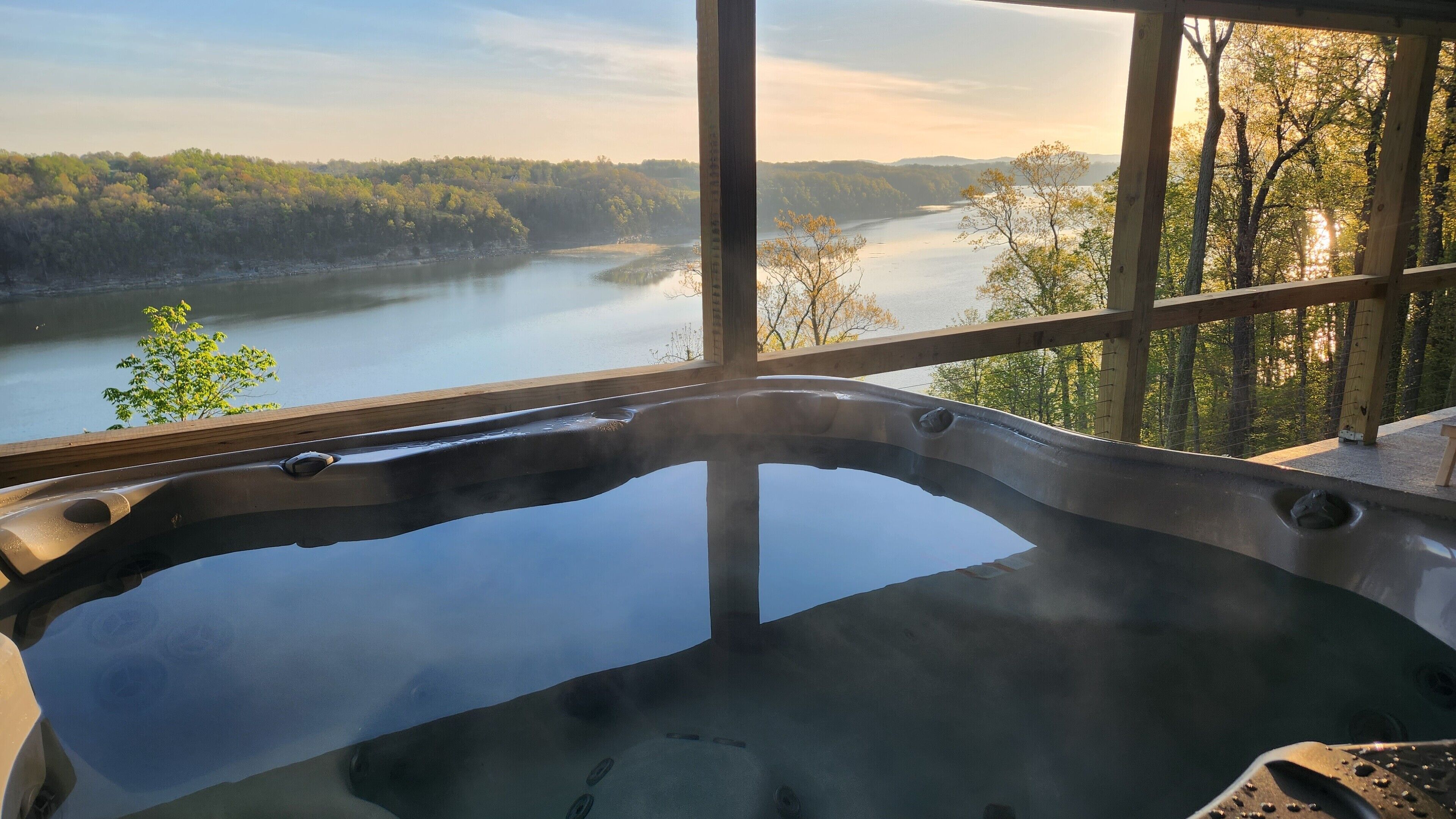 Lakeview Happy Place - 10 Person Home W/ Hot Tub! 🤙