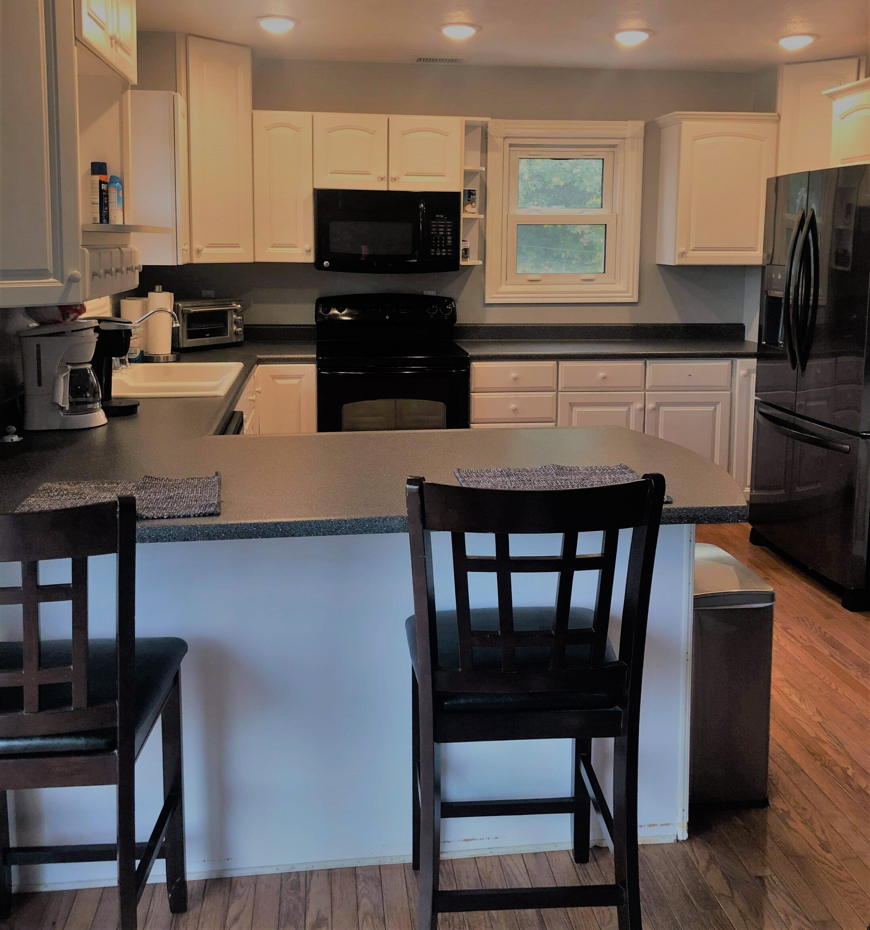 Lakeview Happy Place - 10 Person Home W/ Hot Tub! 🤙