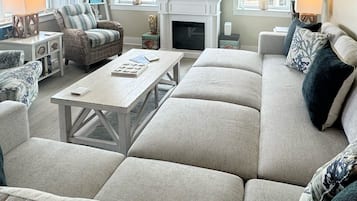 Télévision, baby-foot, chaîne hi-fi