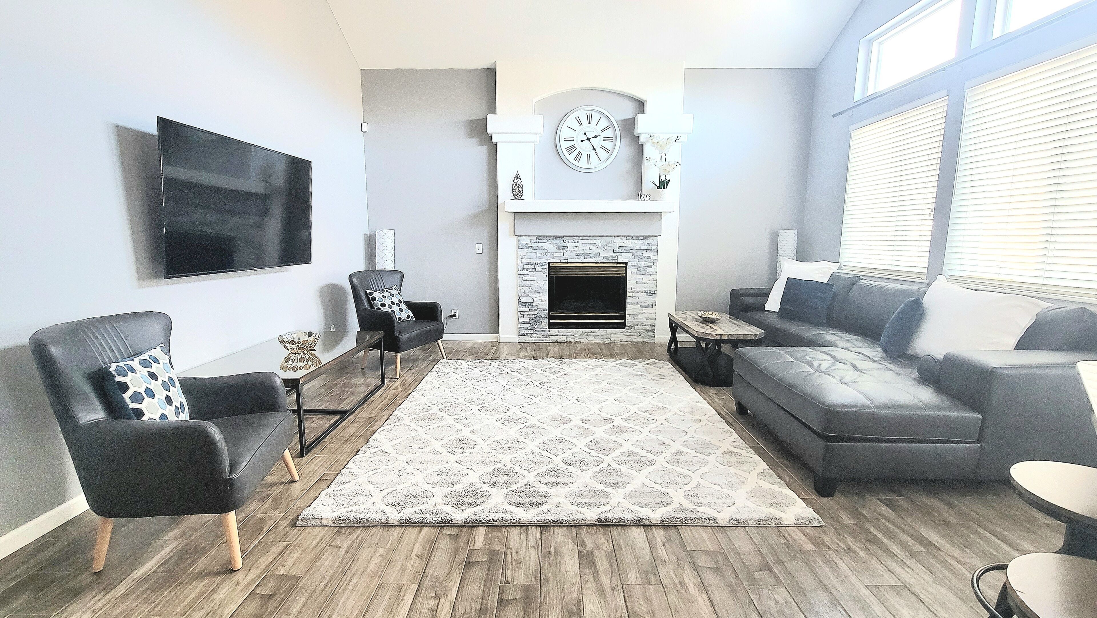 Spacious 7 Bedroom Home Near Shops/Dining/Scenic Trail; Easy Access to Downtown!