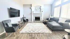 Smart TV, fireplace, table football - Spacious 7 Bedroom Home Near Shops/Dining/Scenic Trail; Easy Access to Downtown! (Northglenn)