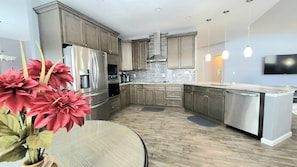 Fridge, microwave, oven, stovetop - Spacious 7 Bedroom Home Near Shops/Dining/Scenic Trail; Easy Access to Downtown! (Northglenn)