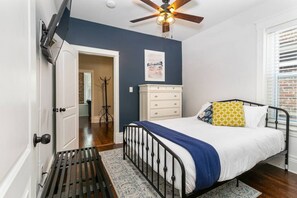 3 bedrooms, desk, iron/ironing board, travel crib