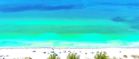 Beach nearby, sun-loungers, beach towels