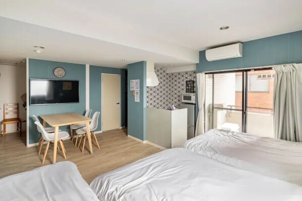 Chambre, non-fumeur (Nakano 401, Up to 6 Guests, 1 Room) | Fer et planche à repasser, accès au Wi-Fi (inclus), literie fournie