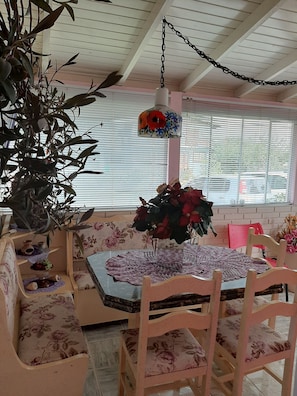 Dining - Chale Encantos Rosa House (Gramado)