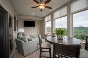 Una Smart TV, un reproductor de DVD