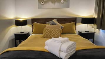 2 bedrooms, desk, iron/ironing board, WiFi