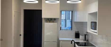 Micro-ondes, plaque de cuisson, grille-pain