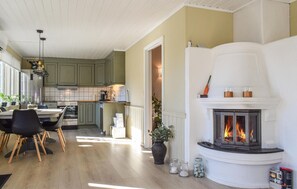 Fridge, stovetop, dishwasher, coffee/tea maker - Gorgeous home in Lindesnes with kitchen (Lindesnes)