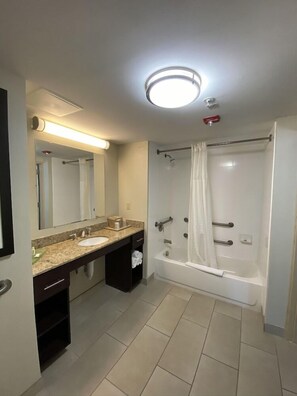 Bathroom - Clarion Inn Atlantic City - Beach and Boardwalk (Atlantic City)