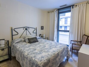 3 chambres, fer et planche à repasser, accès Internet, draps fournis