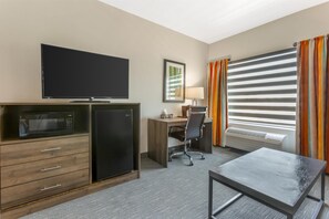 Desk, laptop workspace, iron/ironing board, free WiFi - Best Western Plus Casa Grande Inn & Suites (Casa Grande)