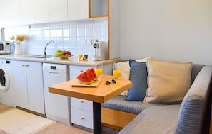 Apartment, 1 Bedroom, Balcony, Sea View | Private kitchen