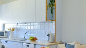 Apartamento, 1 quarto, sacada, vista para o mar | Cozinha privada