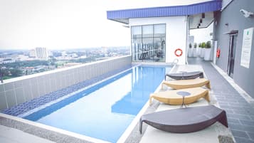 Indoor pool, pool loungers