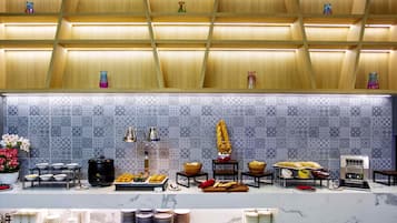 Daily buffet breakfast (MYR 30 per person)