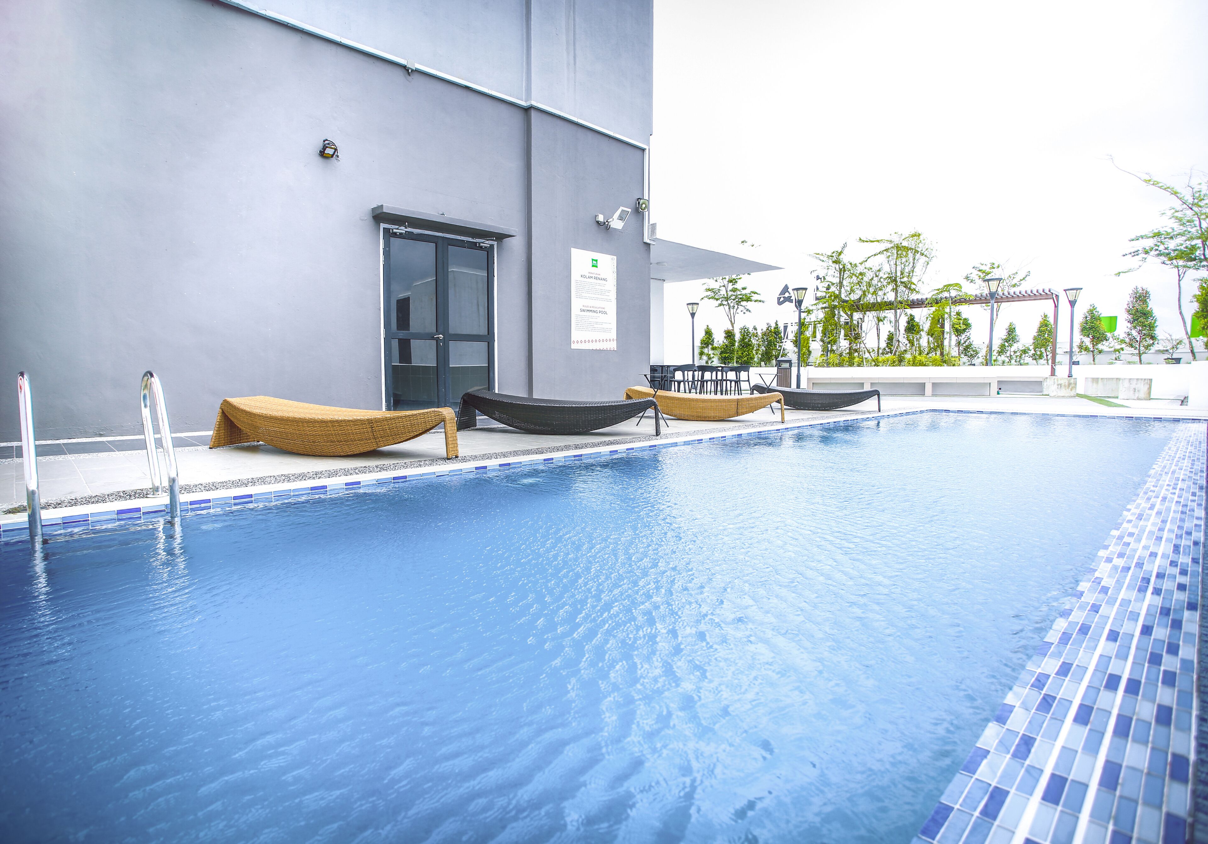 indoor pool, open 7:00 am to 7:00 pm, pool loungers
