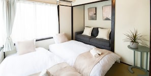 3 bedrooms, down comforters, iron/ironing board, free WiFi