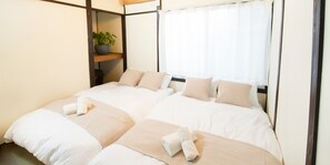 3 bedrooms, down comforters, iron/ironing board, free WiFi - Within walking distance to Shinjuku | 4 min walk to nearest station | Entire 3BR house 75㎡ | Sleeps up to 10 | Family-friendly | High-speed Wi-Fi | Shibuya, Tokyo (Tokyo)