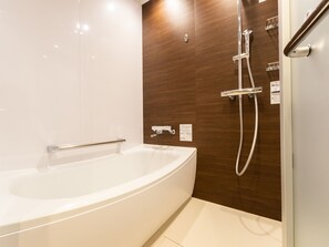 Separate tub and shower, deep soaking tub, rainfall showerhead - fav HIDATAKAYAMA (Takayama)