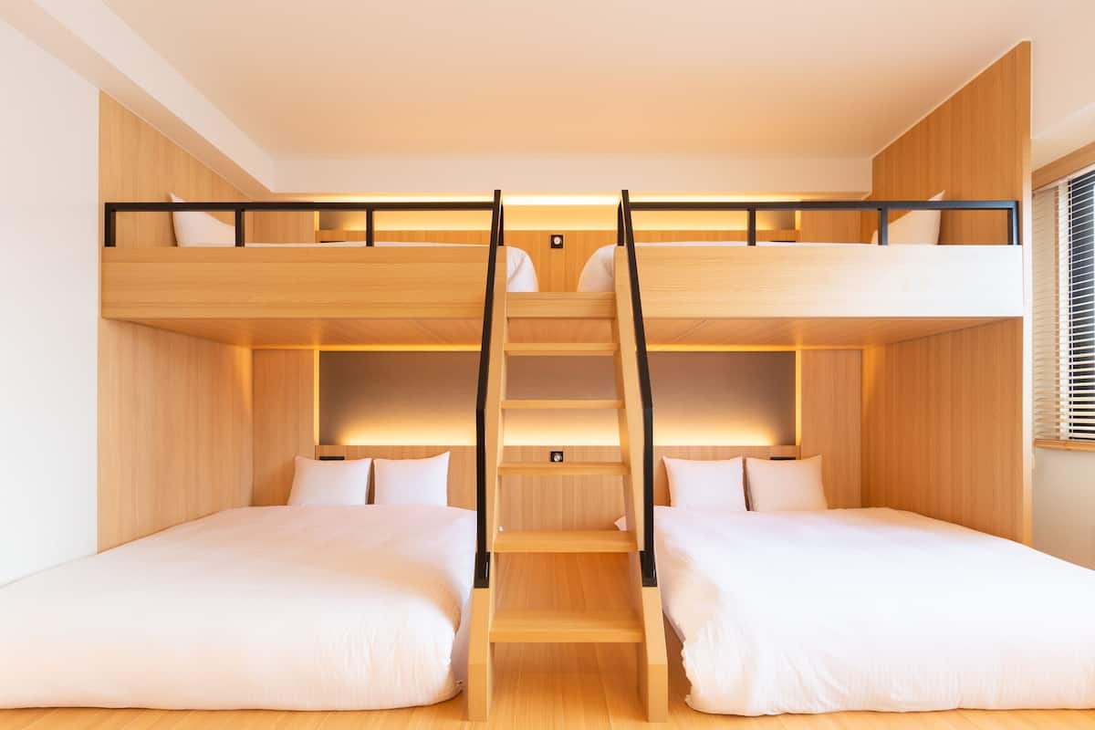 이그제큐티브룸, 금연 (35sqm, for 6 Guests) | 객실 내 금고, 책상, 무료 WiFi, 침대 시트