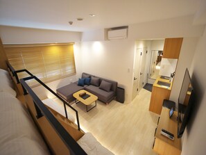 غرفة تنفيذية - لغير المدخنين (35sqm, for 6 Guests) | 1 غرفة نوم وخزنة داخل الغرفة ومكتب وواي فاي مجانًا