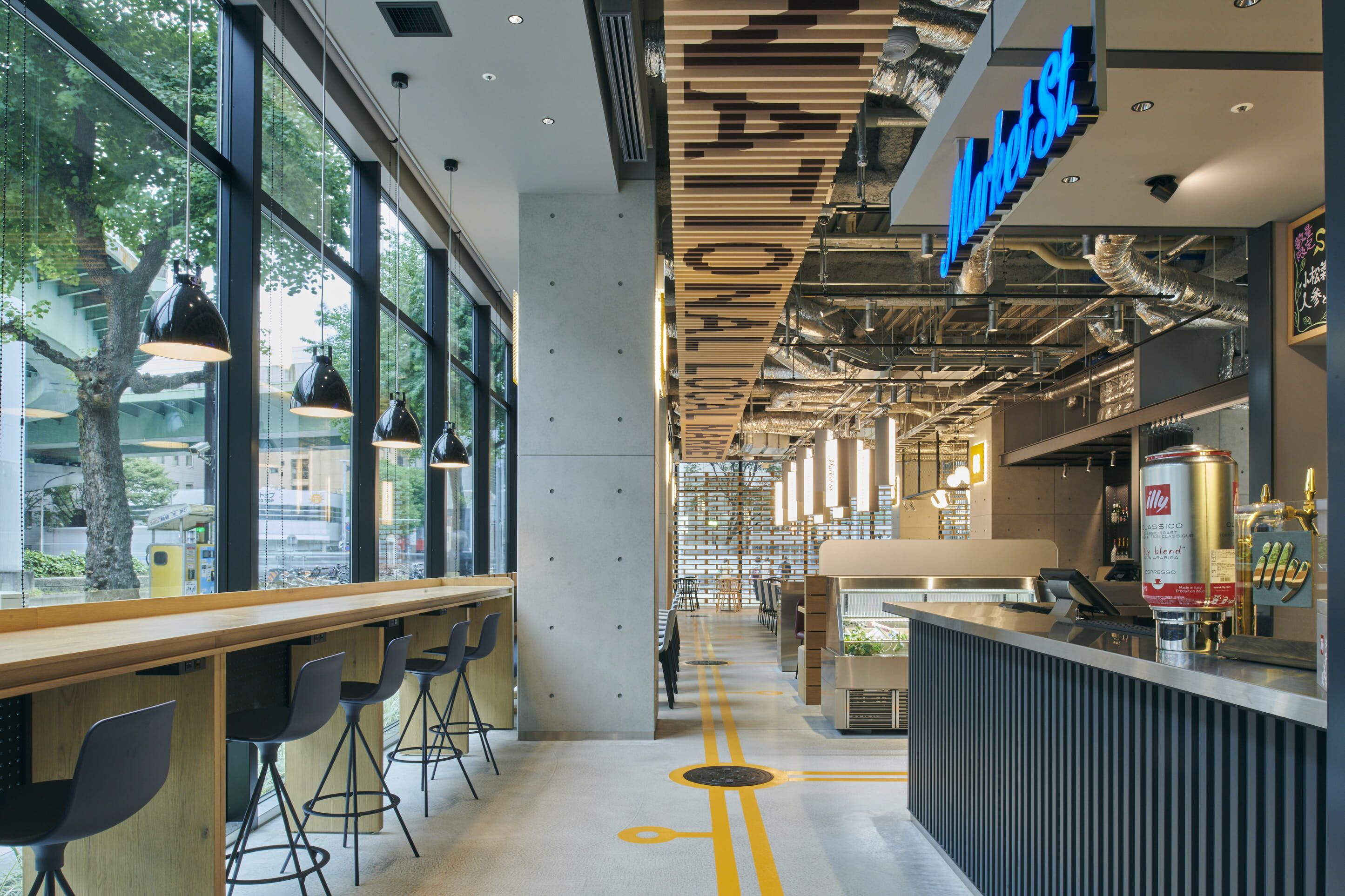 供应早餐、午餐和晚餐