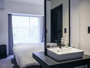 In-room safe, desk, laptop workspace, blackout curtains - ibis Styles Nagoya (Nagoya)