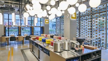 Desayuno buffet (JPY 2500 por persona)