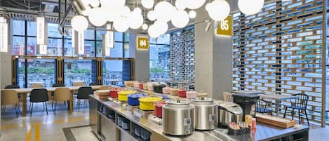 Daily buffet breakfast (JPY 2500 per person)