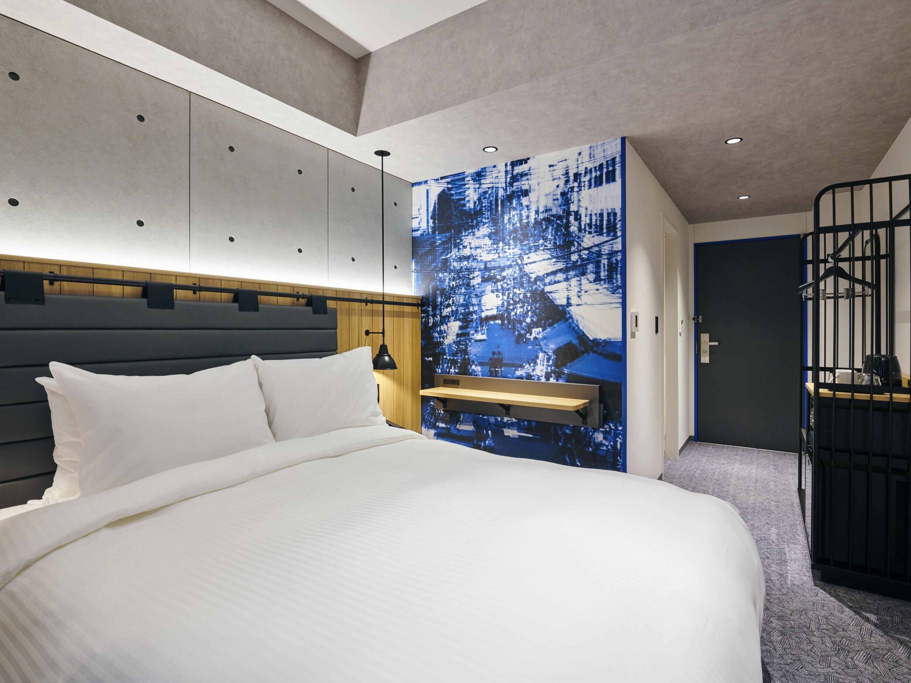 Standard Room, 1 Double Bed, Non Smoking | In-room safe, desk, laptop workspace, blackout drapes