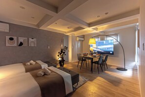 [Max 10 guest] 3LDK 70sqm 6beds, 5 min to nearby station (Shinjuku East 202) | Living area | Flat-screen TV