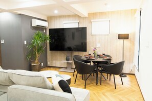 [Max 10 guest] 3LDK 70sqm 6beds, 5 min to nearby station (Shinjuku East 102) | Living area | Flat-screen TV - Urban Stay Shinjuku East (Tokyo)