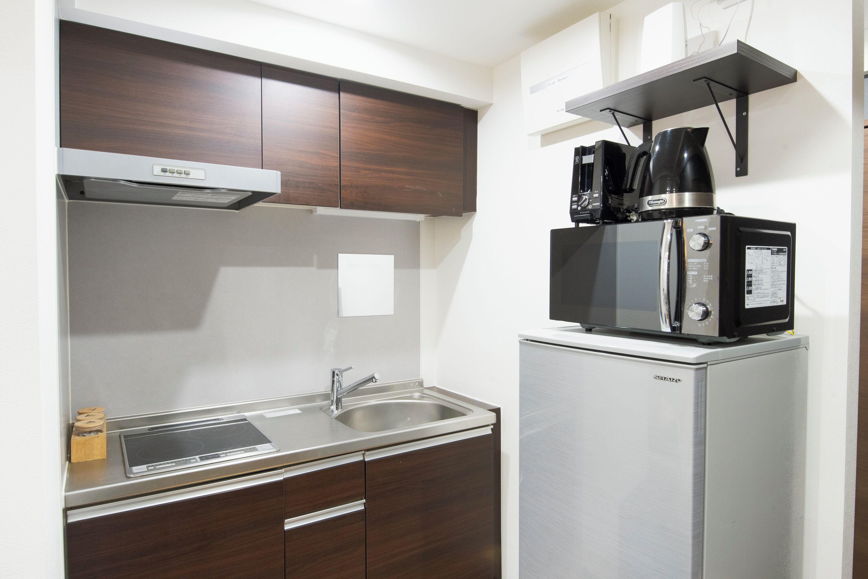 [Max 10 guest] 3LDK 70sqm 6beds, 5 min to nearby station (Shinjuku East 102) | Shared kitchen | Fridge, microwave, stovetop, electric kettle