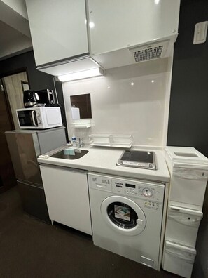 [Max 4 guest] 1R 30sqm 3beds, 5 min to nearby station (Shinjuku East 101) | Room amenity