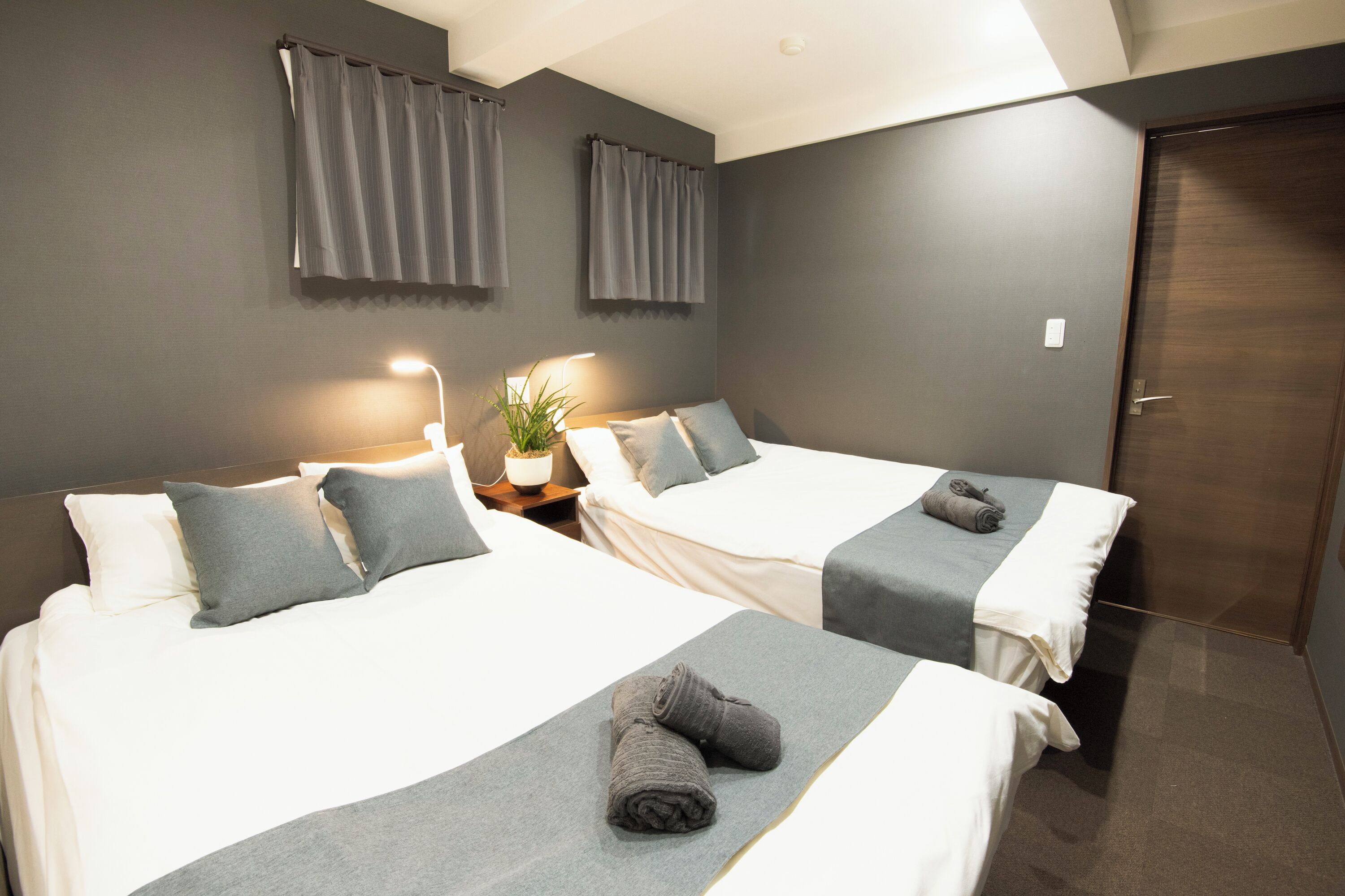 [Max 10 guest] 3LDK 70sqm 6beds, 5 min to nearby station (Shinjuku East 102) | Individually decorated, iron/ironing board, free WiFi