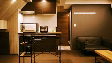 Room (2DK+Loft 70sqm, Shinjuku East 302) | Dihias secara berasingan, seterika/papan seterika, Wi-fi percuma
