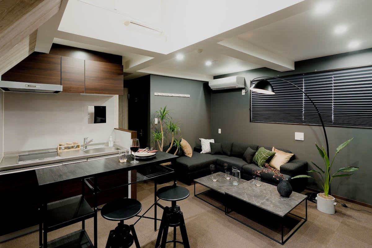 Zimmer (2DK+Loft 70sqm, Shinjuku East 302)