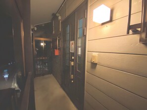 Overnatningsstedets indgangsparti