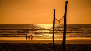 On the beach - Trippr Gokarna - Backpacker Hostel (Kumta)