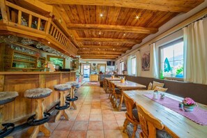 Daily continental breakfast (EUR 7.00 per person) - Gasthof Rafting Alm (Haiming)