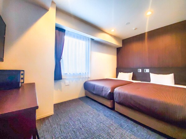 Desk, free WiFi, bed sheets - Hotel LiveMax Akasaka Grande (Tokyo)