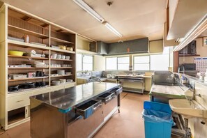 Yuzawa Toyo | Private kitchen | Fridge, microwave, stovetop, rice cooker - The Hotel Yuzawa Oriental (Yuzawa)