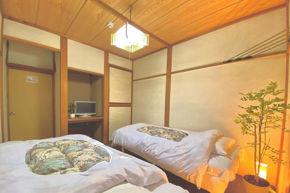 13 bedrooms, bed sheets