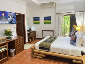 4 bedrooms, in-room safe, desk, iron/ironing board