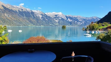 Chambre Double, salle de bains commune, vue lac